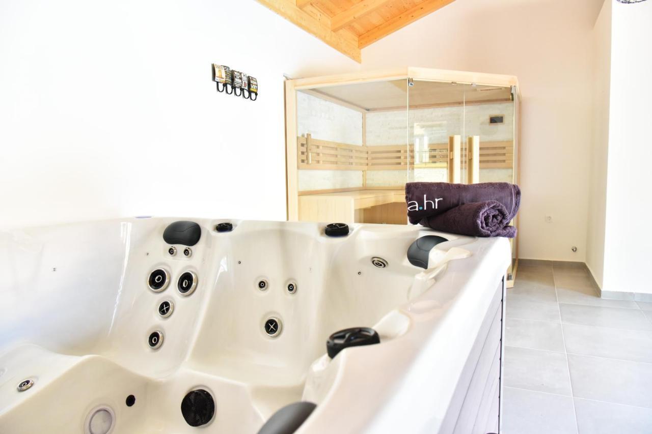 Villa Lux Nina With Six Bedrooms, Private Pool, Sauna Zára Kültér fotó
