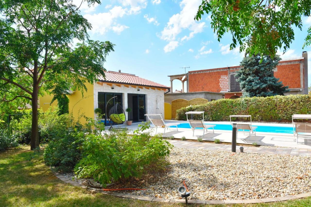 Villa Lux Nina With Six Bedrooms, Private Pool, Sauna Zára Kültér fotó